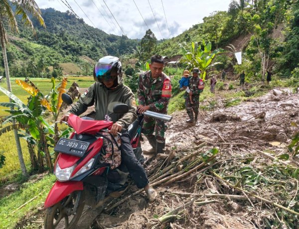 TNI Bersama BPBD dan Polri Terus Buka Akses Pascalongsor di Matangnga